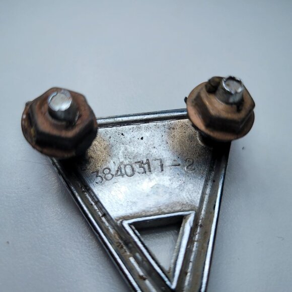 60s Emblem Chevrolet Chevelle Impala El Camino V Fender 3840317-2 Chrome Red - Picture 7 of 10